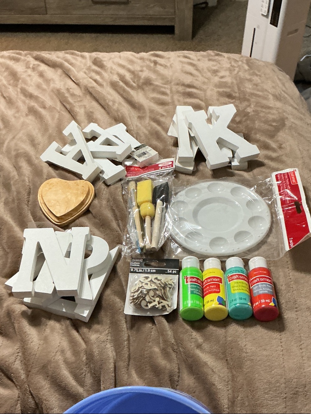 Wooden Craft Letter & Paint Kit with Palette and Brushes